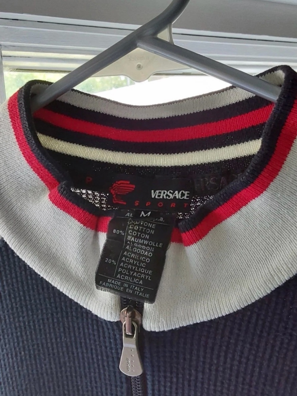 Men Sweater Subcategory Classification - Picture 3 of 8
